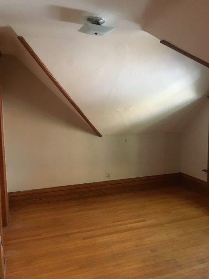 121 East Gilman Street - Photo 7 of 21