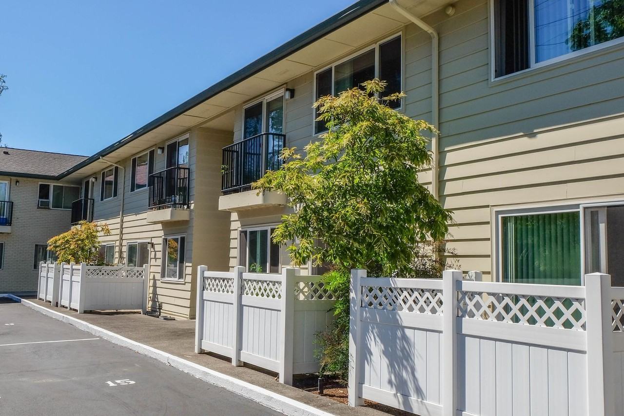 2003 Ne Hancock St - Photo 7 of 11