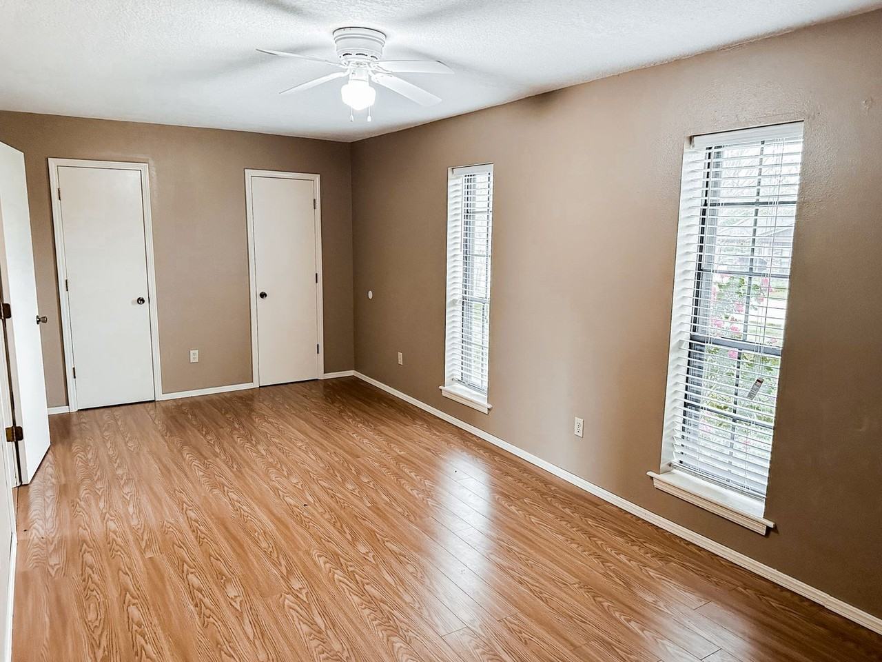 406 Wyndy Height Dr - Photo 2 of 8