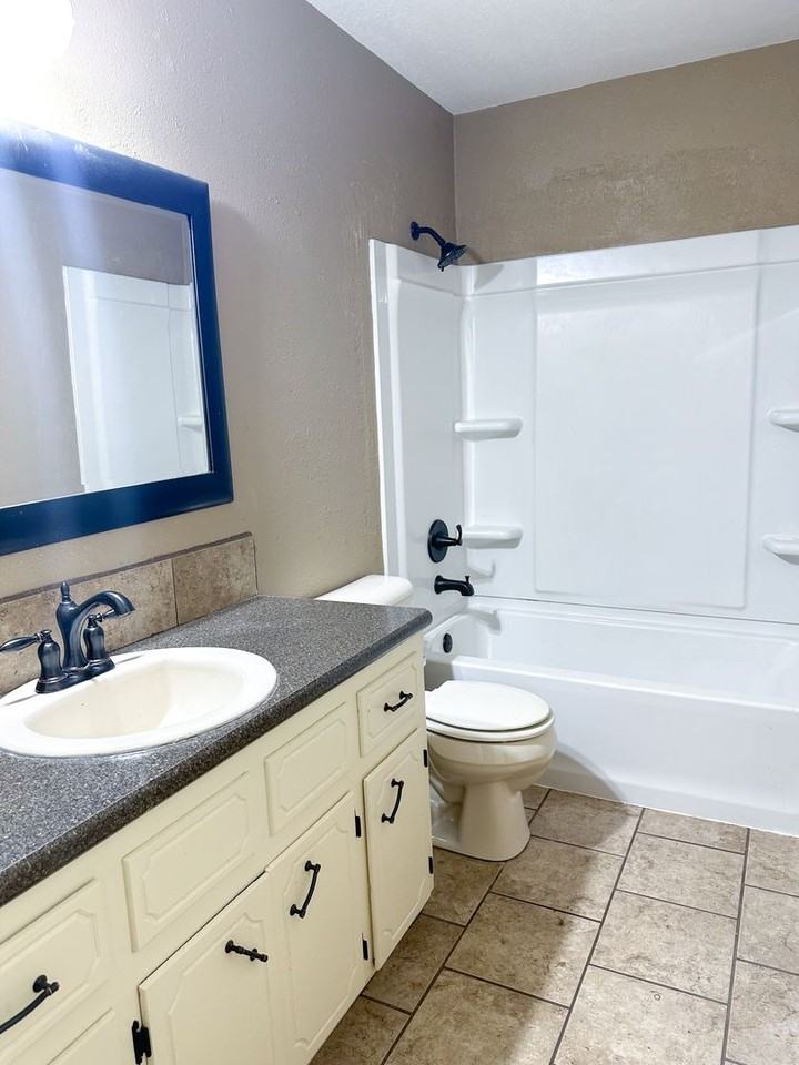 406 Wyndy Height Dr - Photo 3 of 8