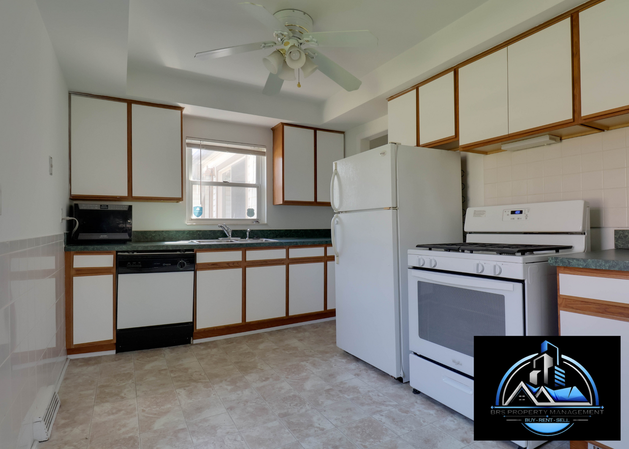 2238 Cromie Dr - Photo 3 of 15