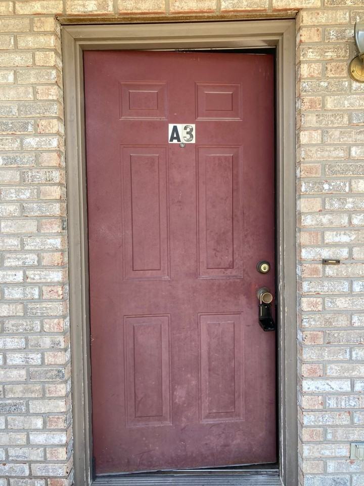 1385 W Allen St #A3 - Photo 2 of 20