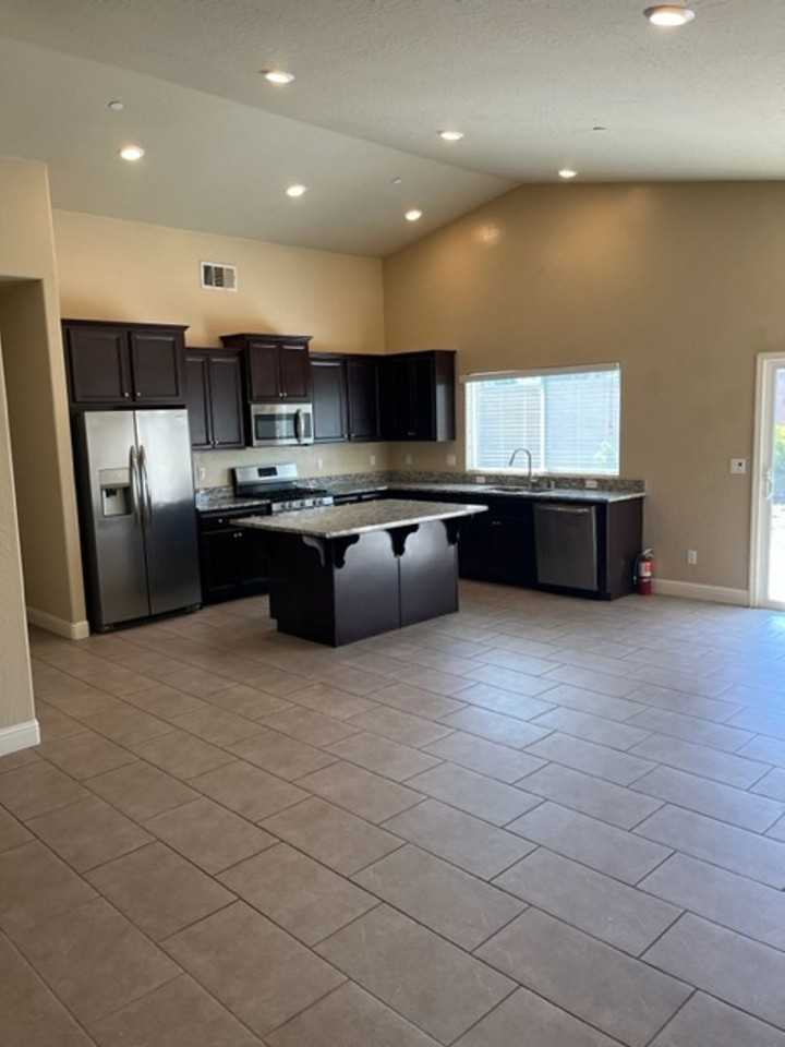 785 Strada St - Photo 3 of 10