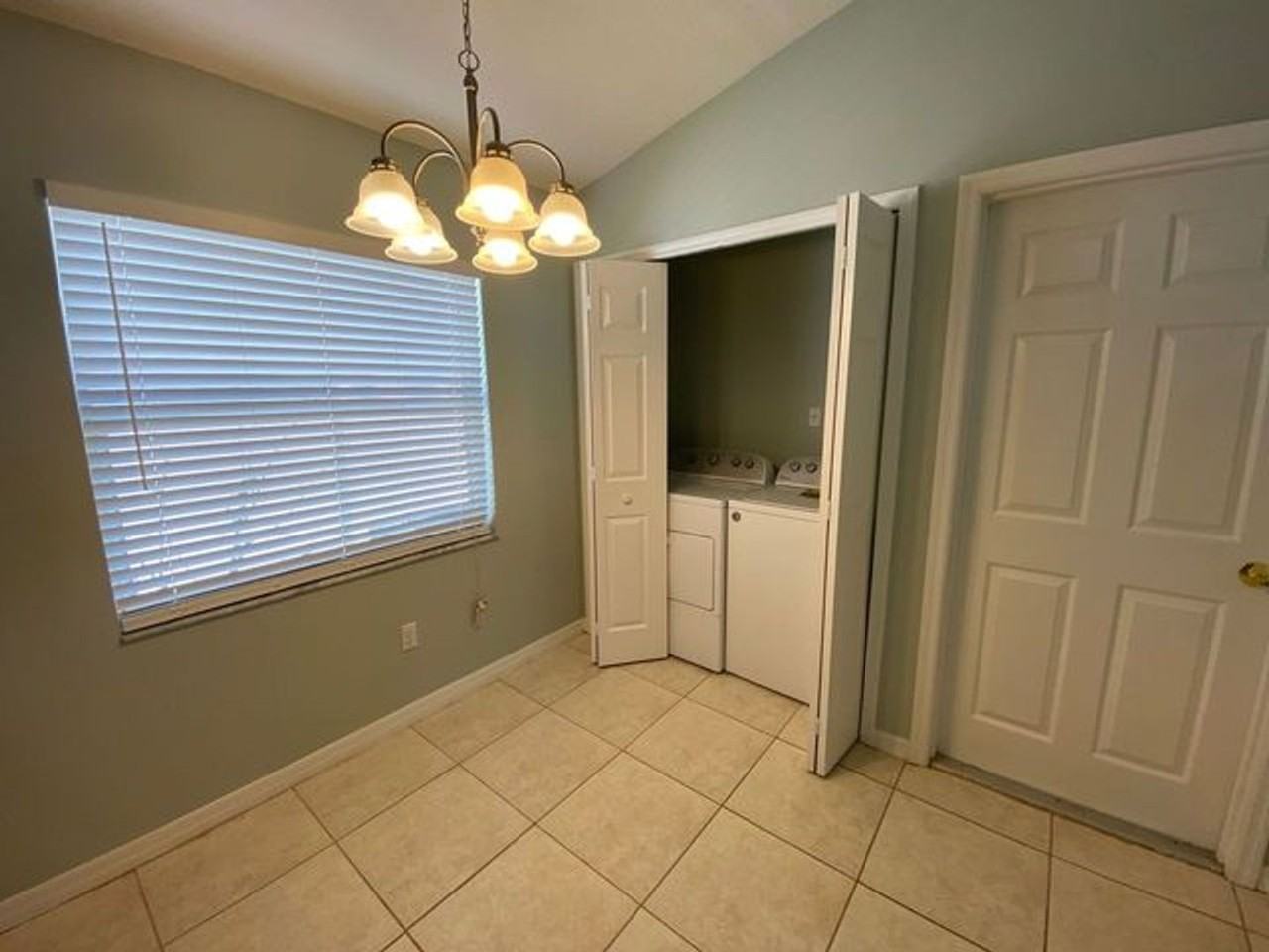 322 Riunite Cir - Photo 7 of 20