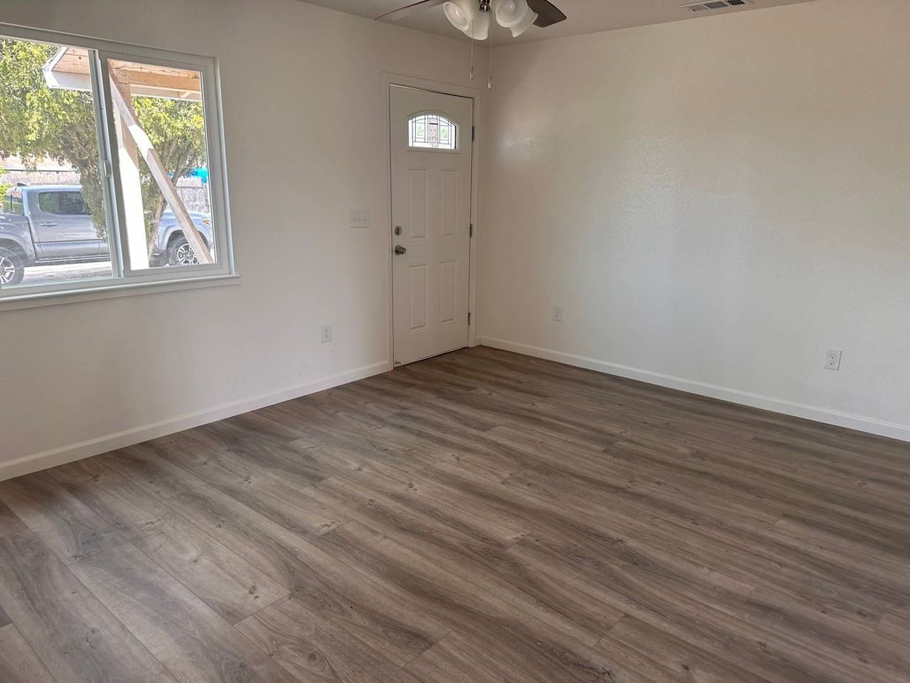 1040 High St - Photo 2 of 10