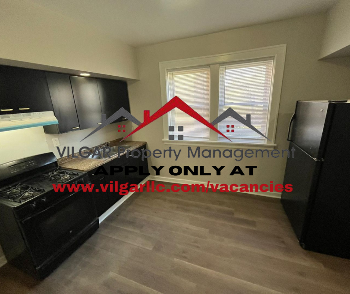 1331 Marshall St - Photo 2 of 13