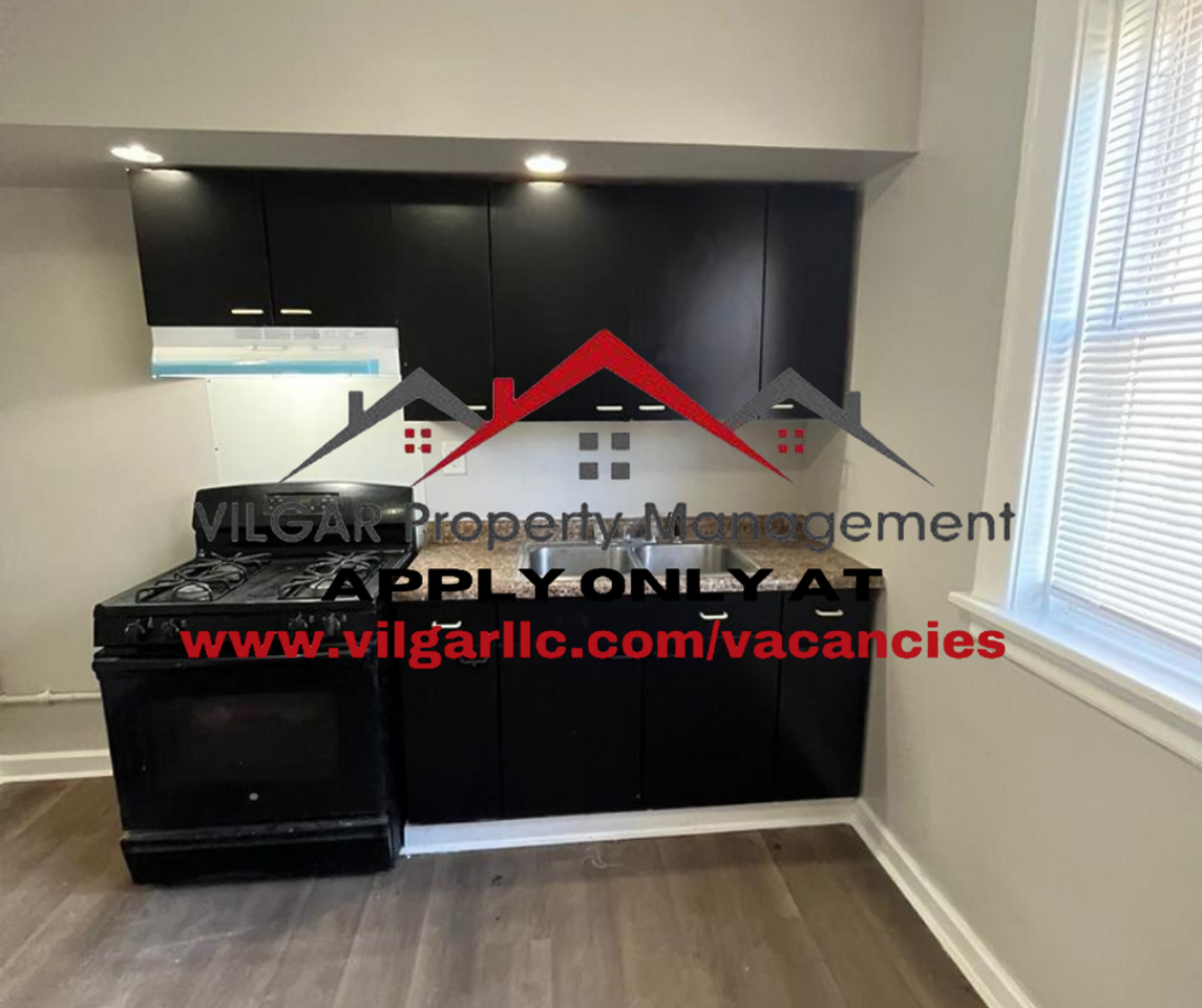 1331 Marshall St - Photo 3 of 13