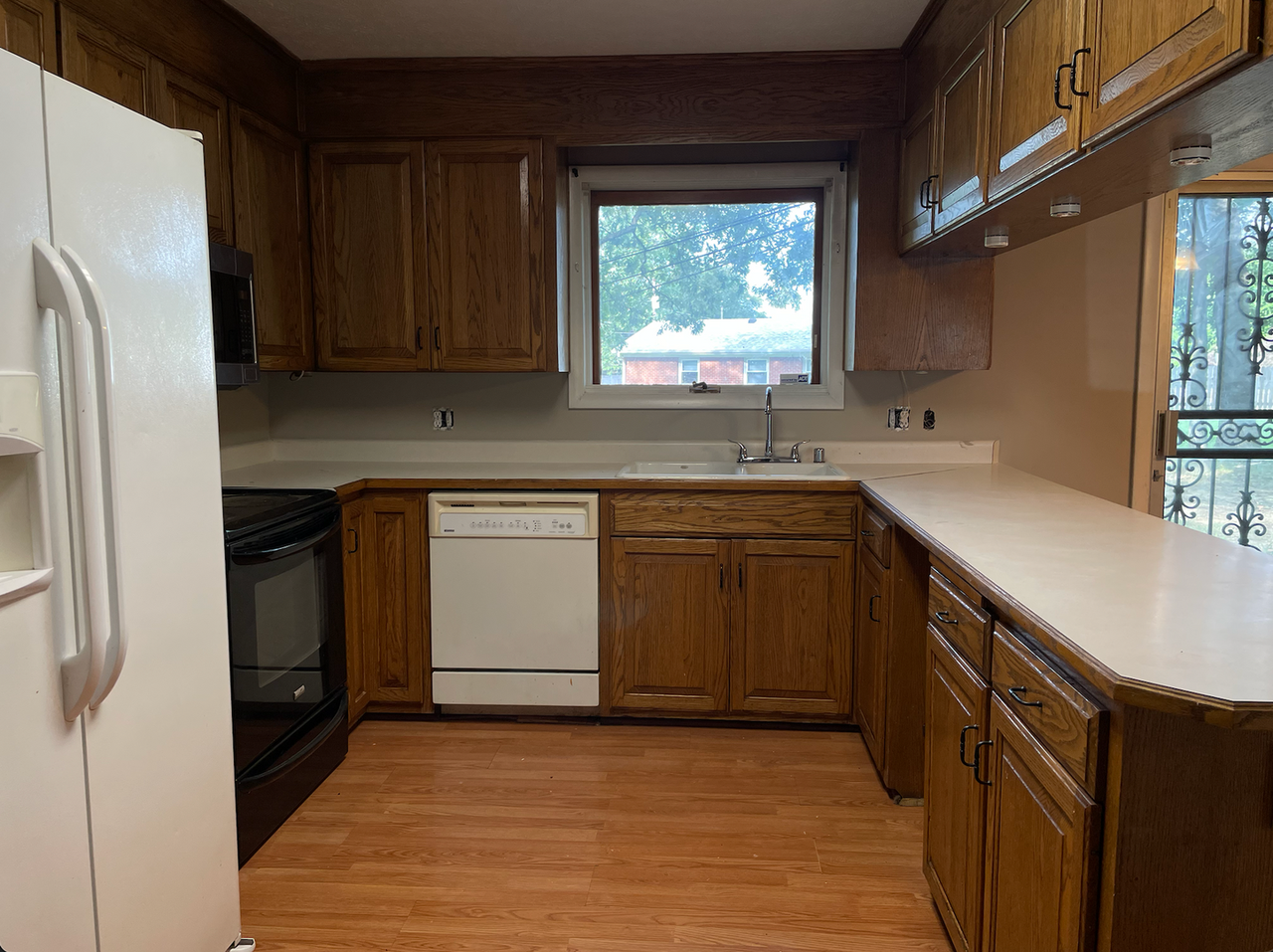 1112 Oak Dr - Photo 2 of 7