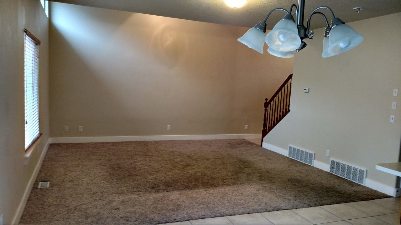 2557 N Garden Dr - Photo 4 of 10