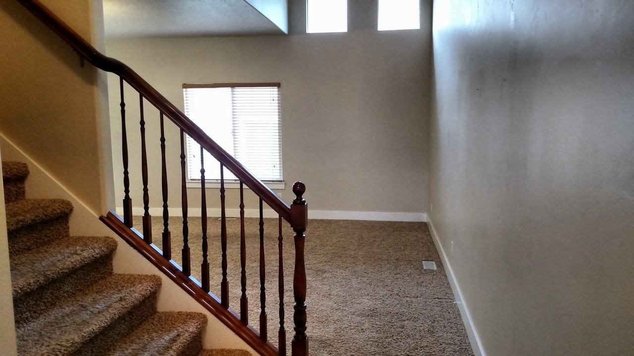 2557 N Garden Dr - Photo 5 of 10