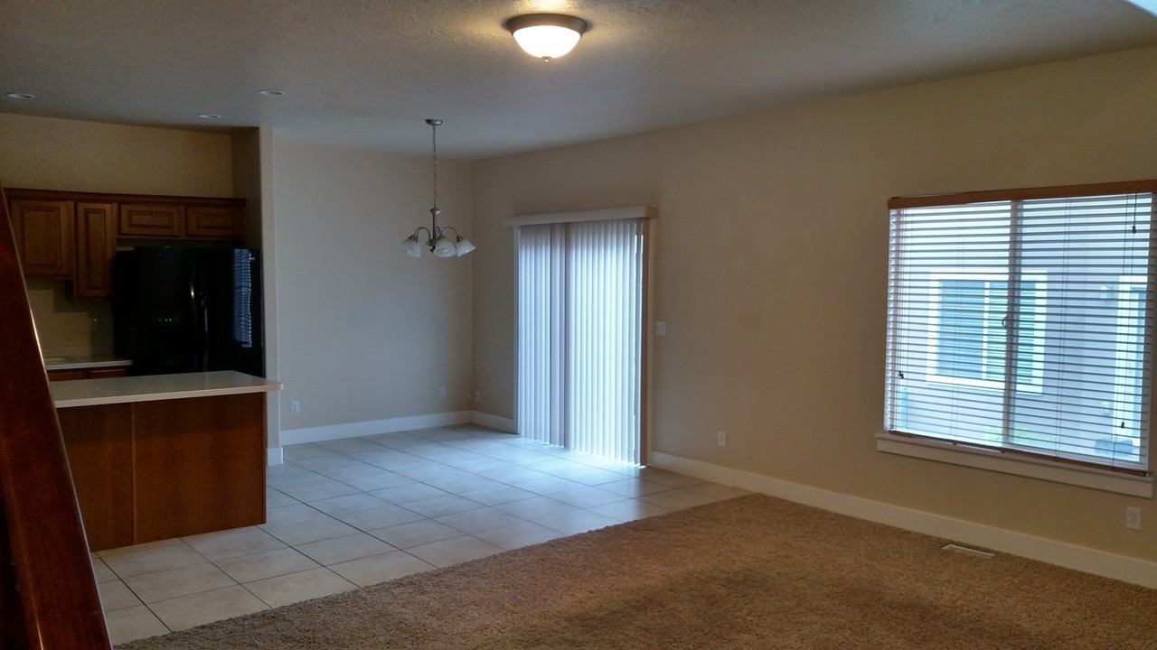 2557 N Garden Dr - Photo 6 of 10