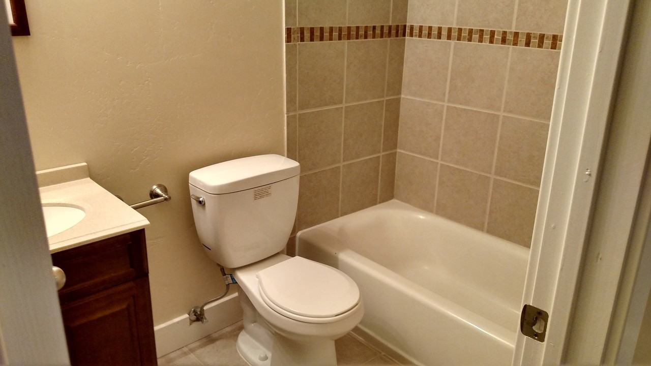 2557 N Garden Dr - Photo 7 of 10