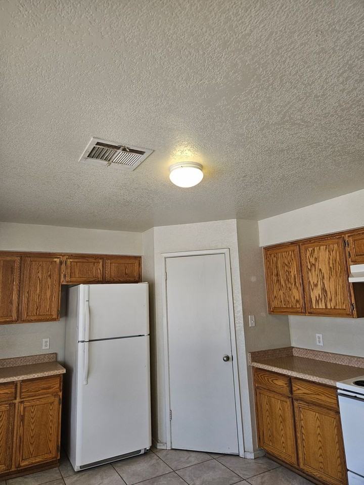 6191 E 43rd St - Photo 5 of 15