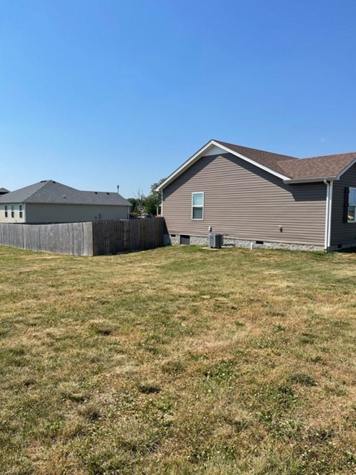 369 Deluth Dr - Photo 3 of 34