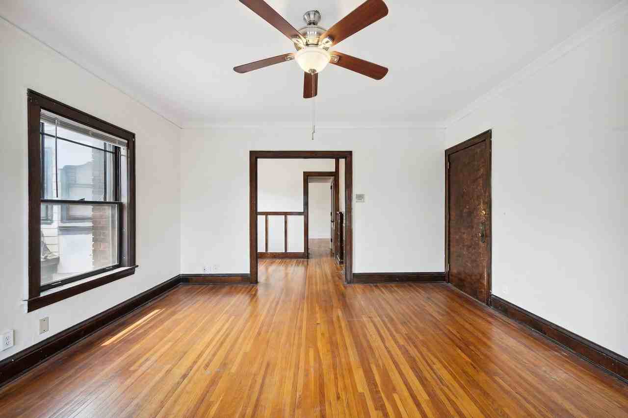 1910 1st Ave S - Photo 4 of 23