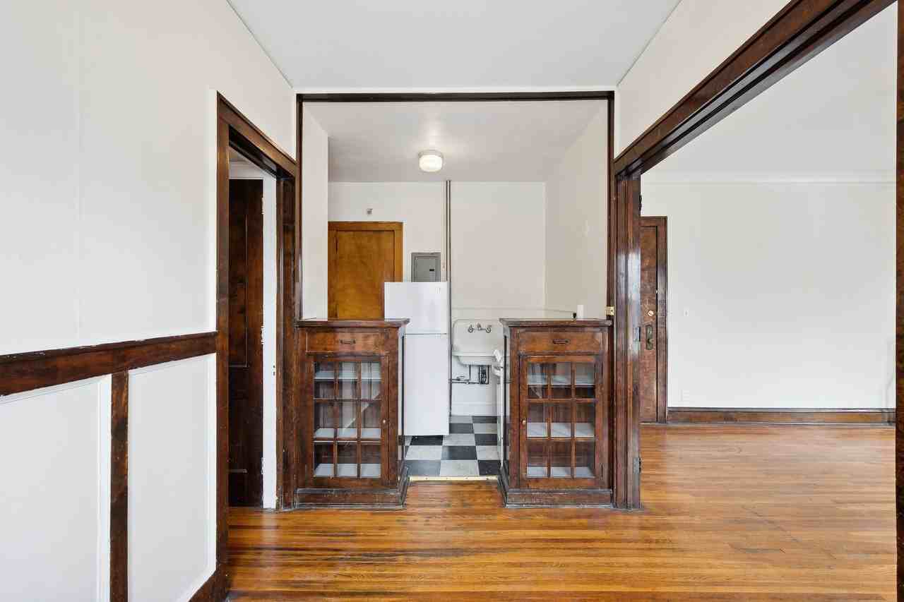 1910 1st Ave S - Photo 6 of 23