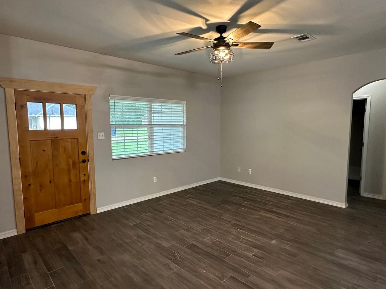 6380 Norwood St - Photo 3 of 22