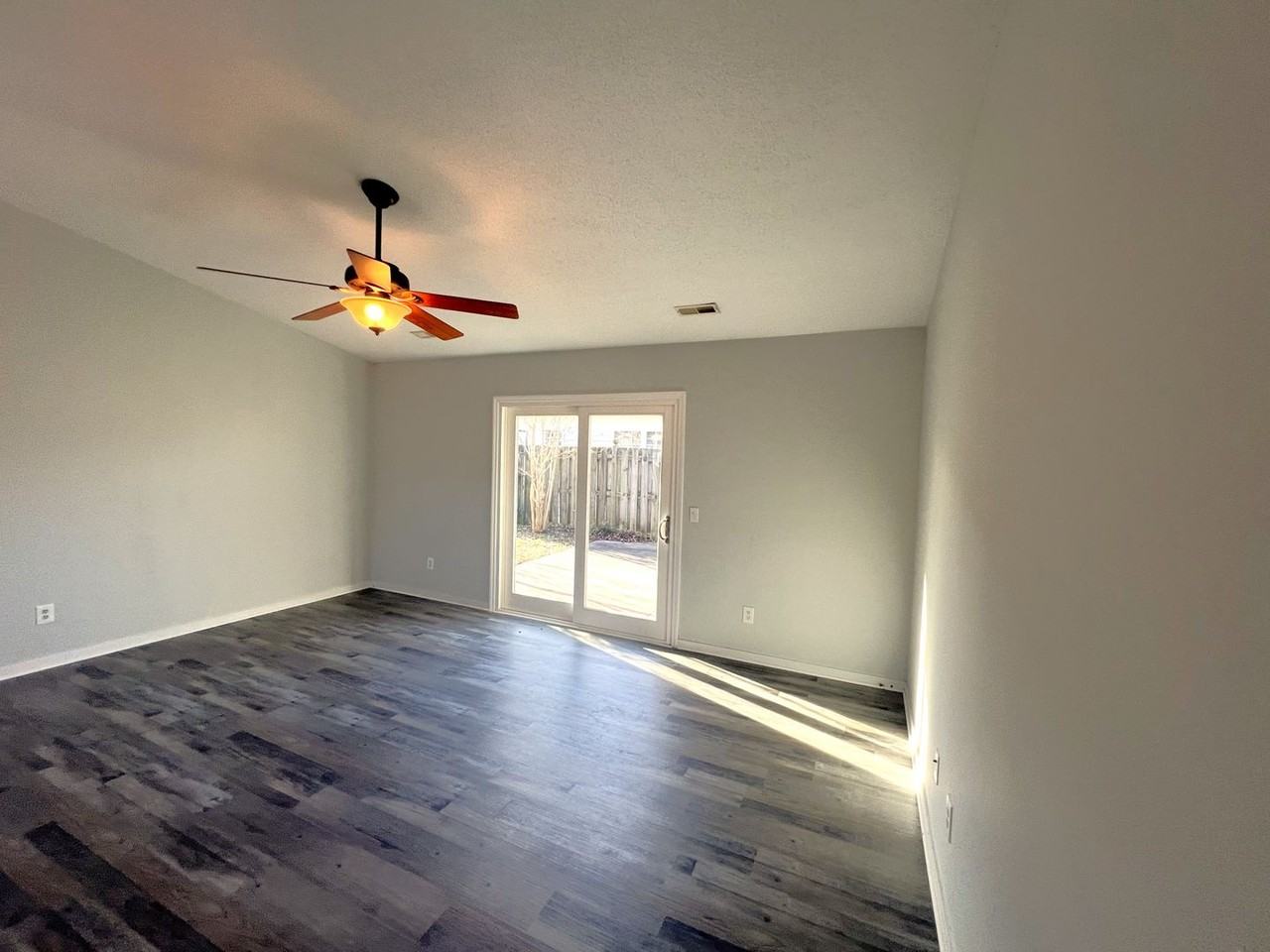 7528 Foxwerth Dr - Photo 5 of 31