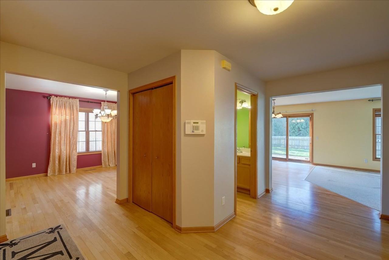 7033 Rockstream Dr - Photo 4 of 35