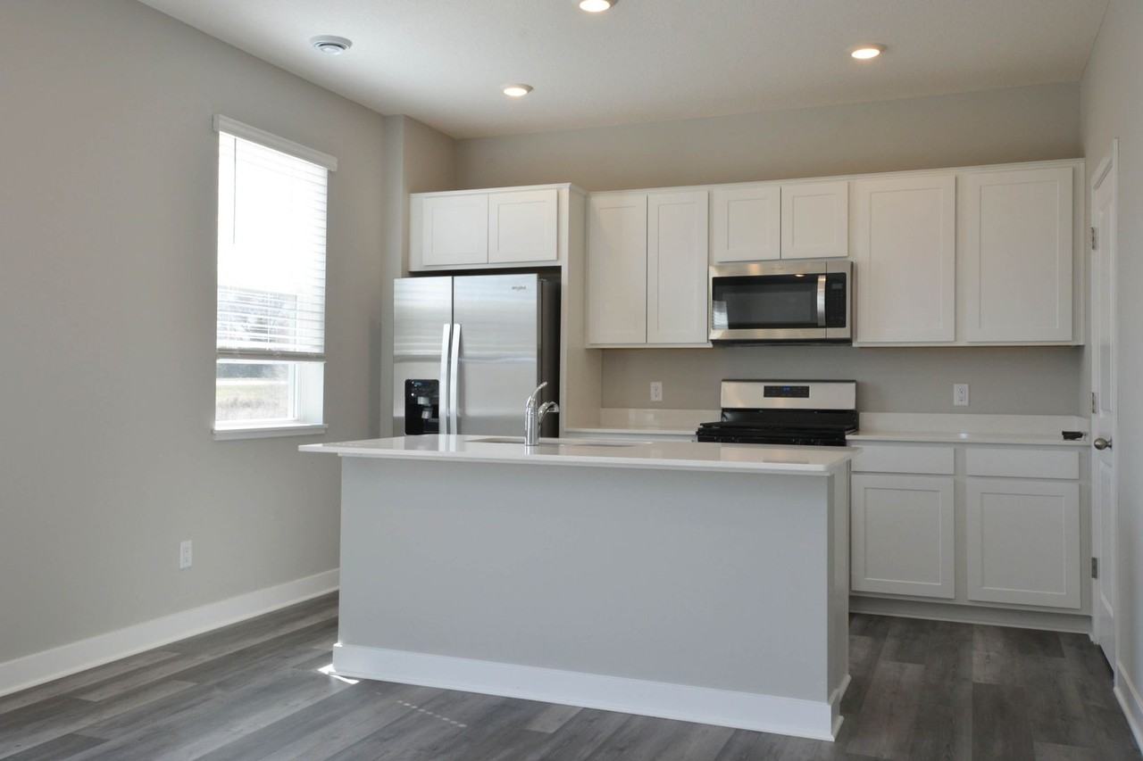 23465 Ashbury Dr - Photo 5 of 25