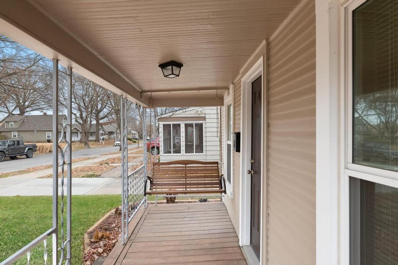 6018 Harrison St - Photo 3 of 19