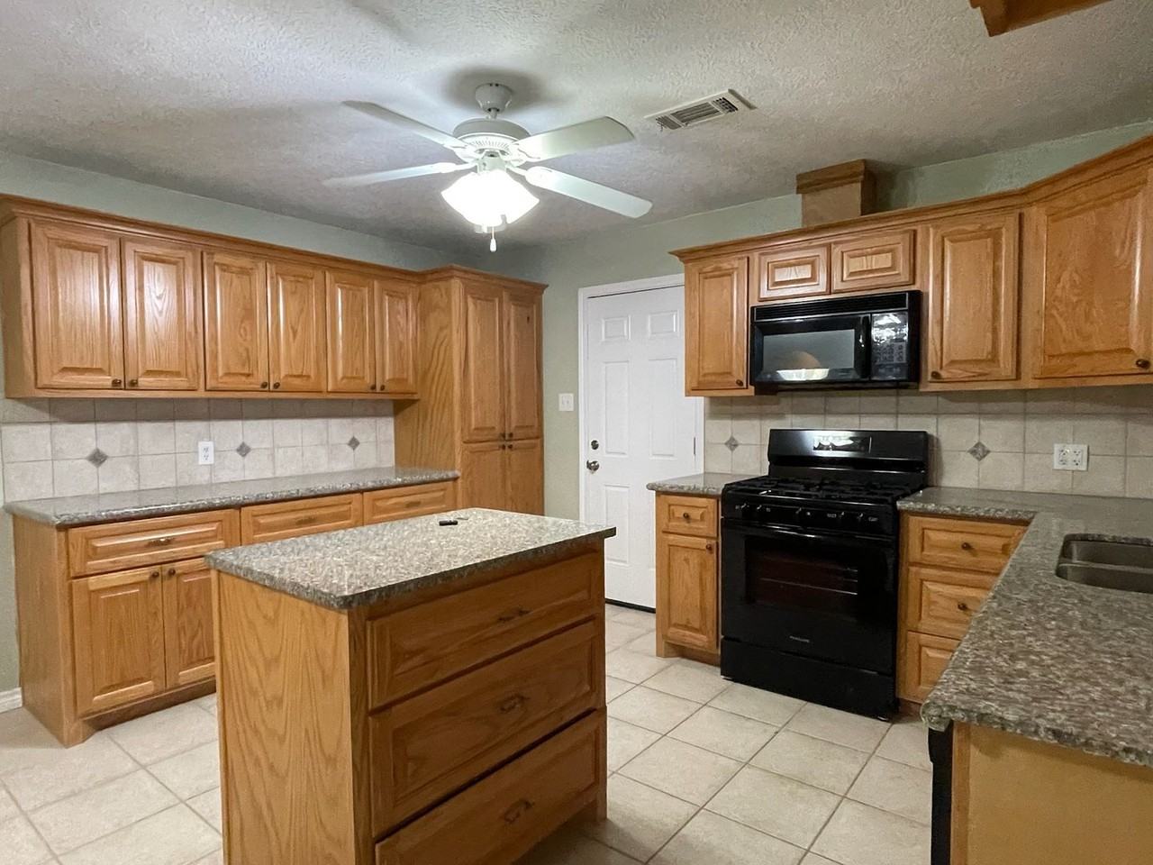 1190 Bernice Ln - Photo 4 of 15