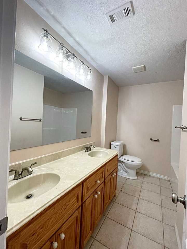 1190 Bernice Ln - Photo 7 of 15