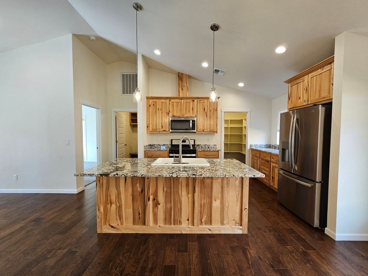 1006 Sw L St - Photo 3 of 21