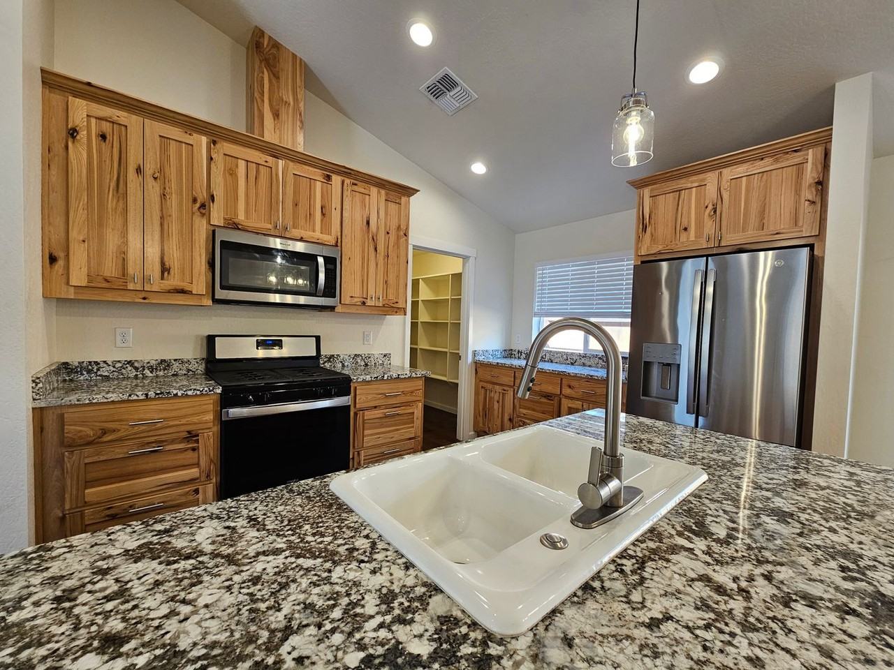 1006 Sw L St - Photo 4 of 21