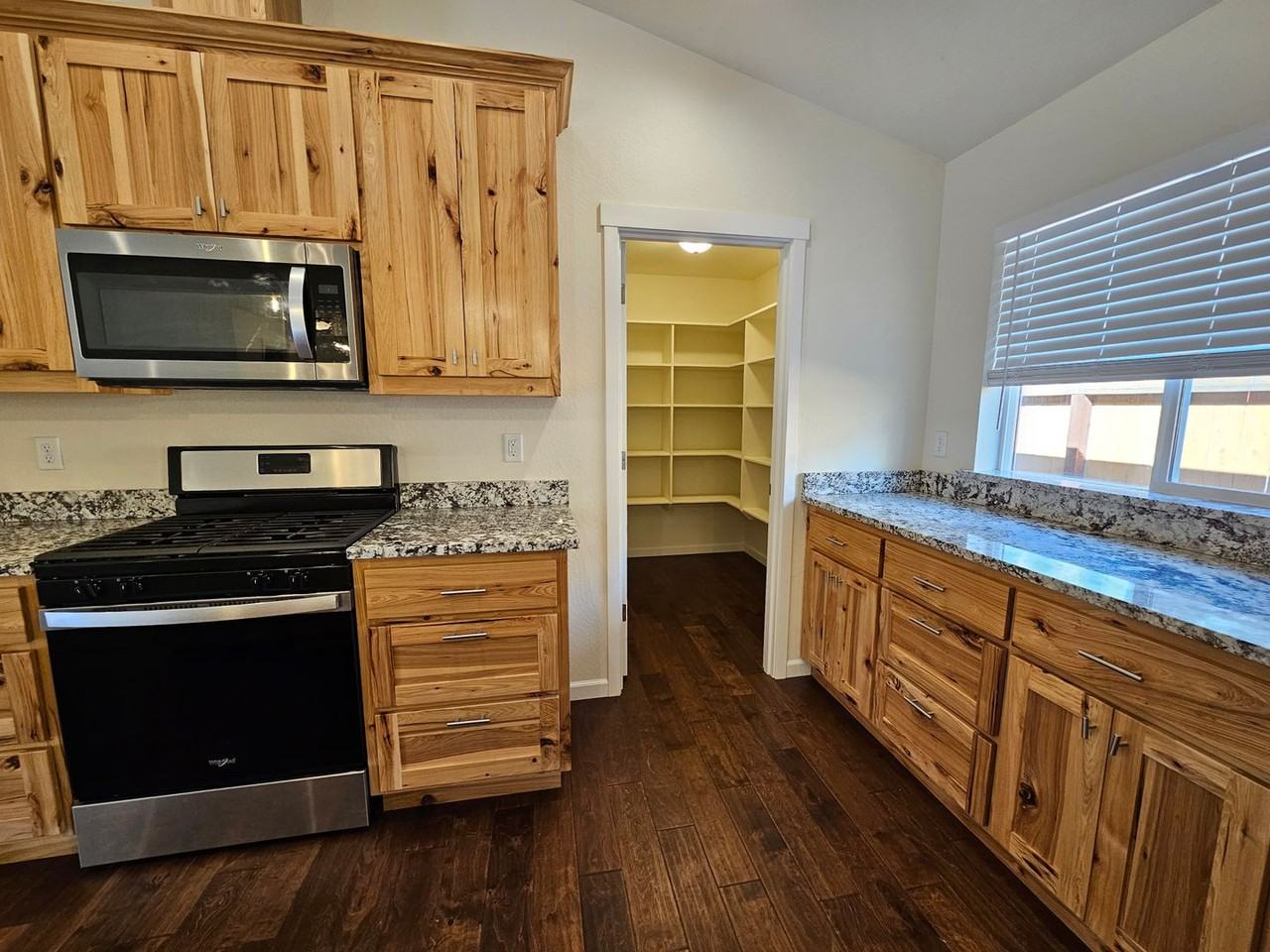 1006 Sw L St - Photo 5 of 21