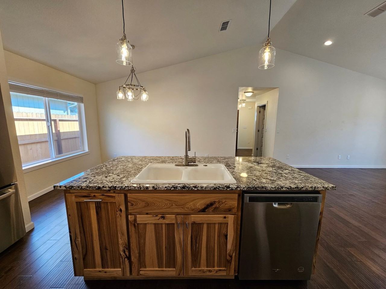 1006 Sw L St - Photo 7 of 21