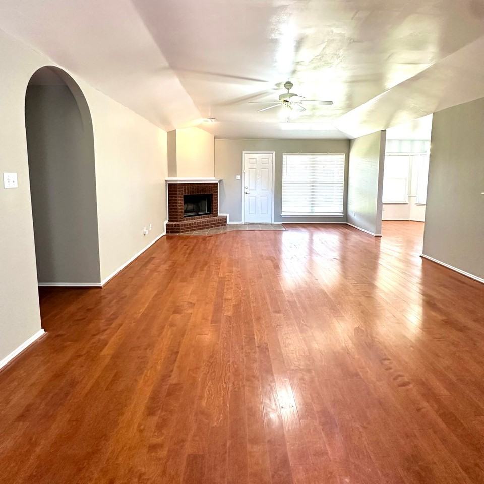 6117 8th St - Photo 2 of 20