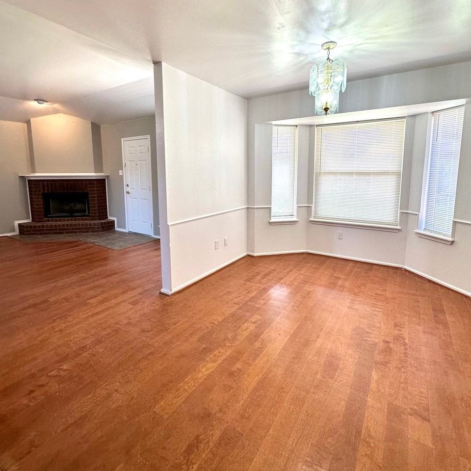 6117 8th St - Photo 4 of 20