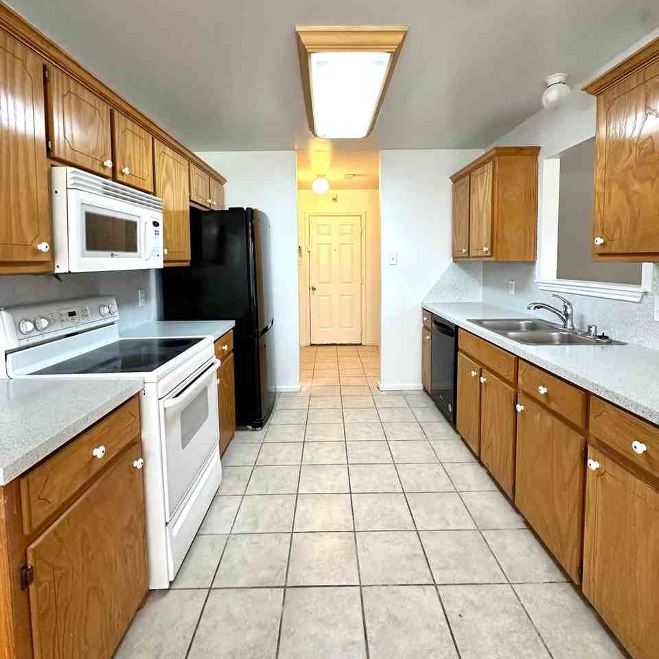6117 8th St - Photo 6 of 20