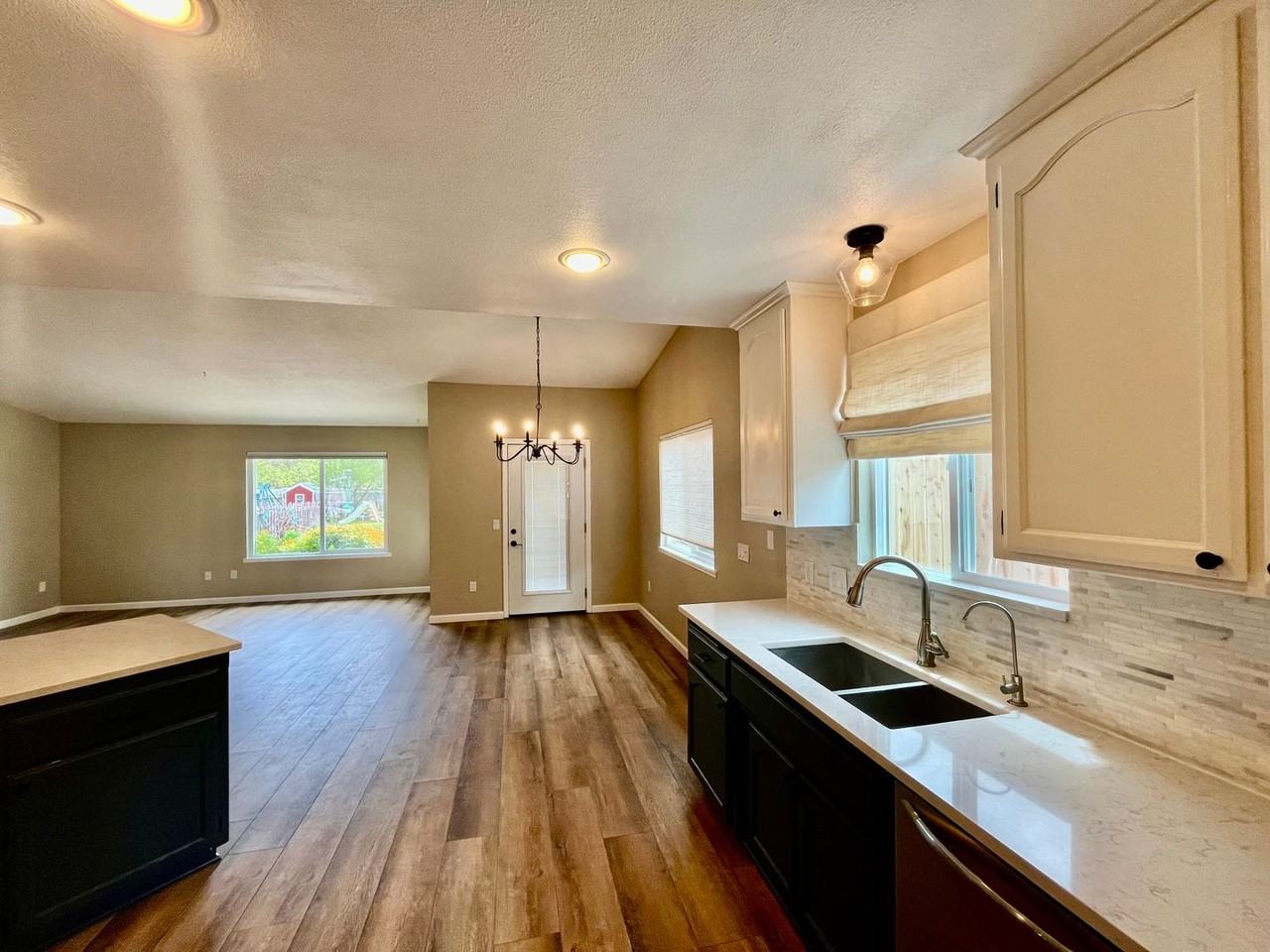 22105 J St - Photo 4 of 25