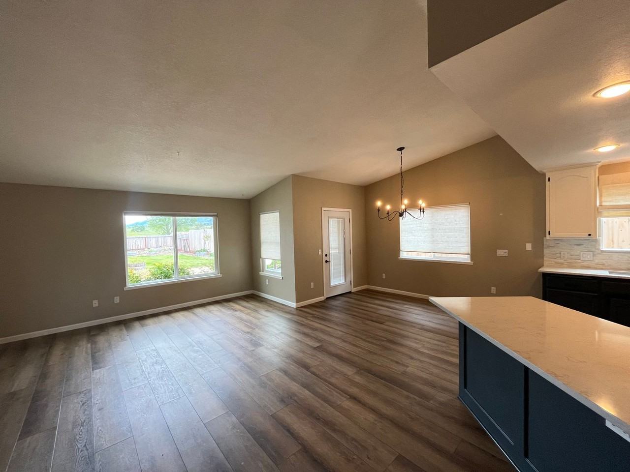 22105 J St - Photo 7 of 25