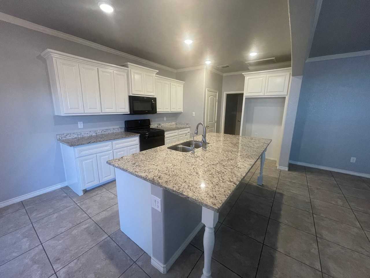 5910 Socorro Dr - Photo 3 of 15