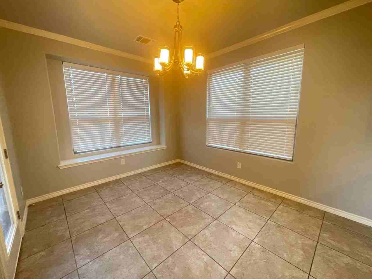 5910 Socorro Dr - Photo 4 of 15