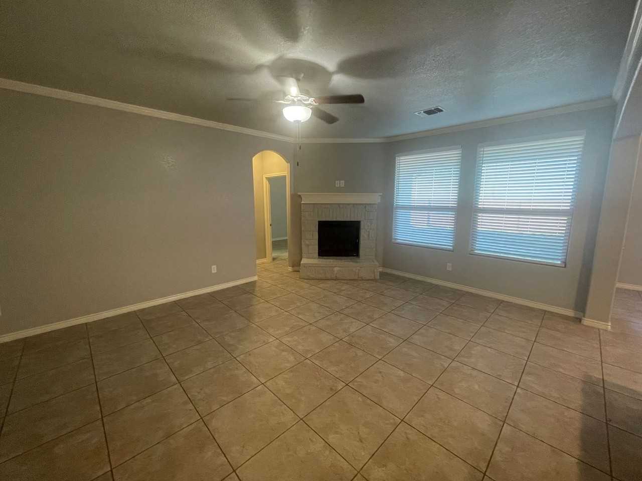 5910 Socorro Dr - Photo 5 of 15