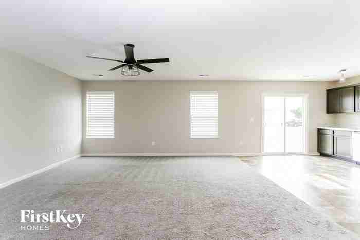 5419 Branchville Dr - Photo 3 of 15