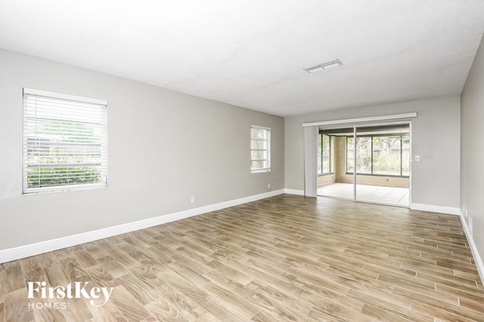 957 Bayward Ct - Photo 3 of 16