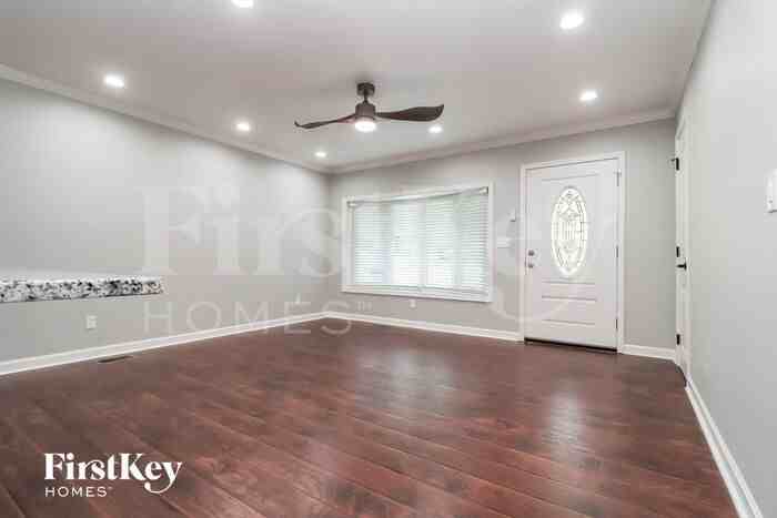 725 San Fernando Dr Se - Photo 2 of 15