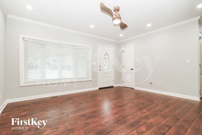 725 San Fernando Dr Se - Photo 3 of 15