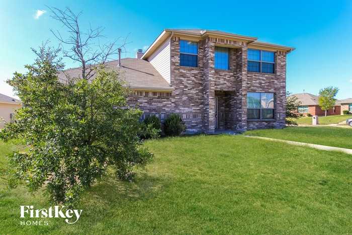 1222 Jewell Ln - Photo 2 of 15