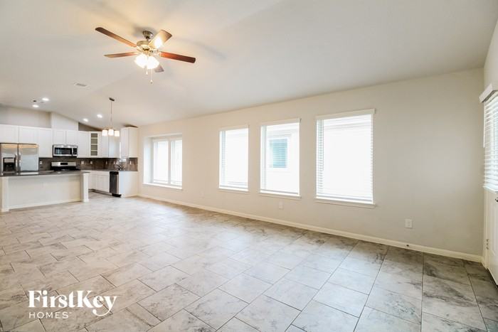 723 Norwalk Dr - Photo 3 of 15