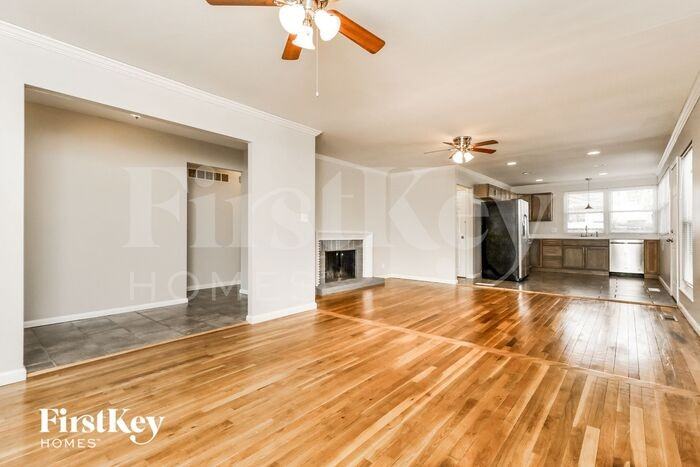 1495 Burnside Ct - Photo 3 of 15