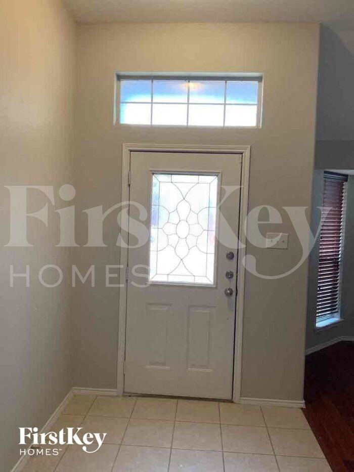 1205 Bellcrest Dr - Photo 2 of 14