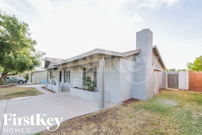 201 E Duke Dr - Photo 2 of 15