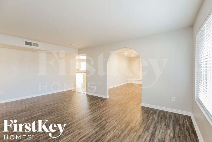 201 E Duke Dr - Photo 3 of 15