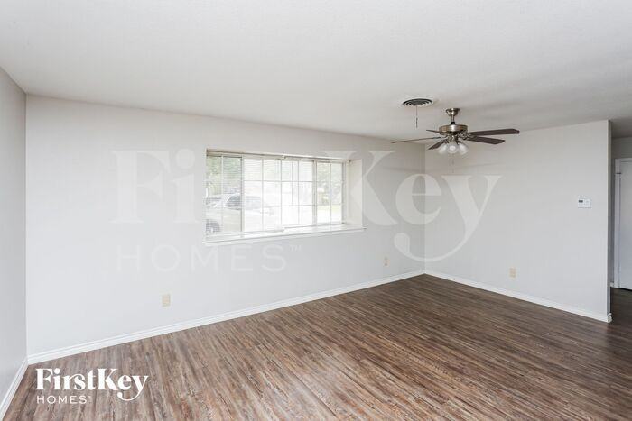 2711 Bellaire Ct - Photo 2 of 15